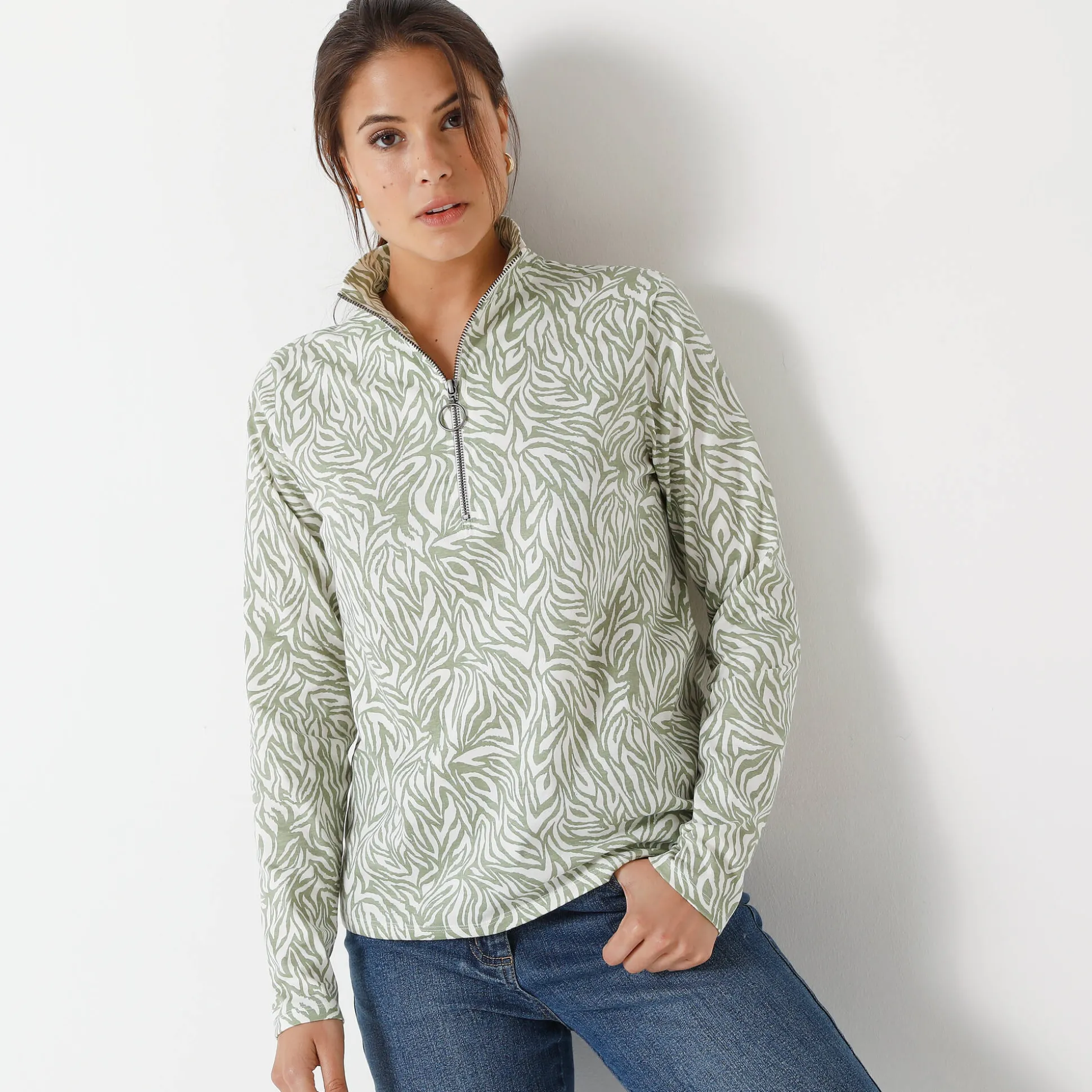 T-shirt met opstaande ritskraag en zebraprint
