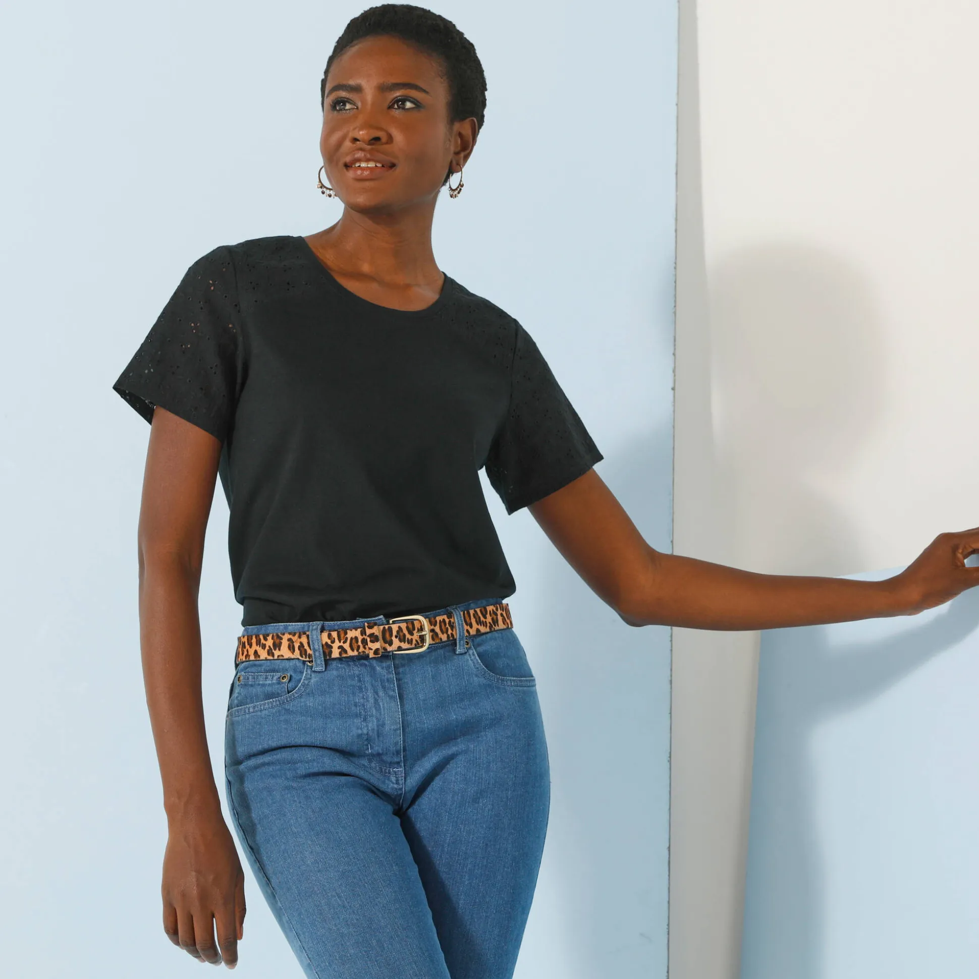 T-shirt met ronde hals en korte mouwen, detail in broderie anglaise