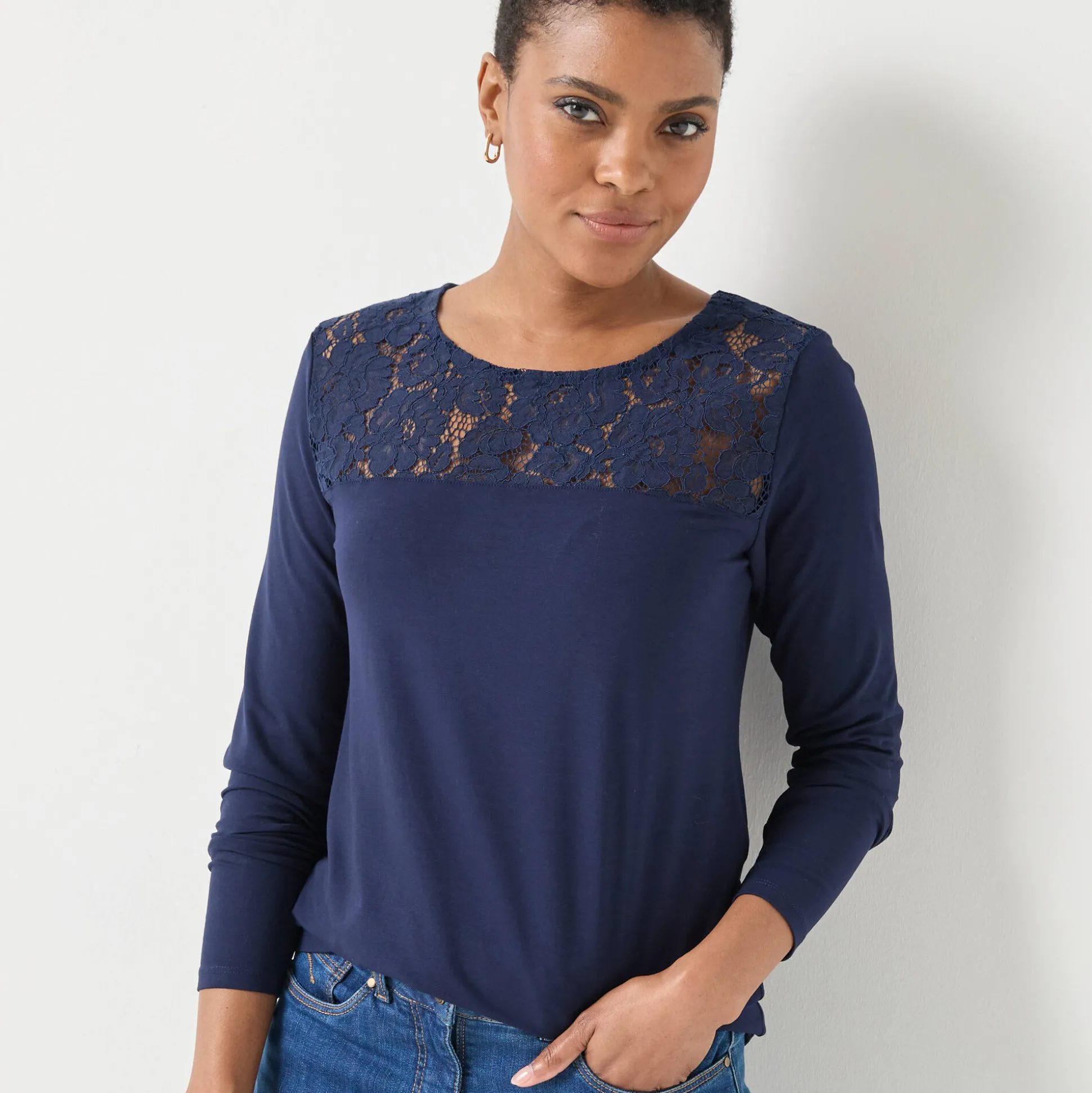 T-shirt met ronde hals en lange mouwen in kant