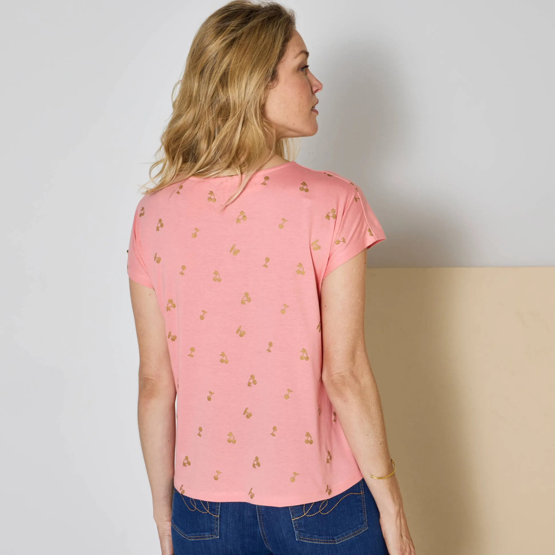 T-shirt met ronde hals en goudkleurige kersenprint