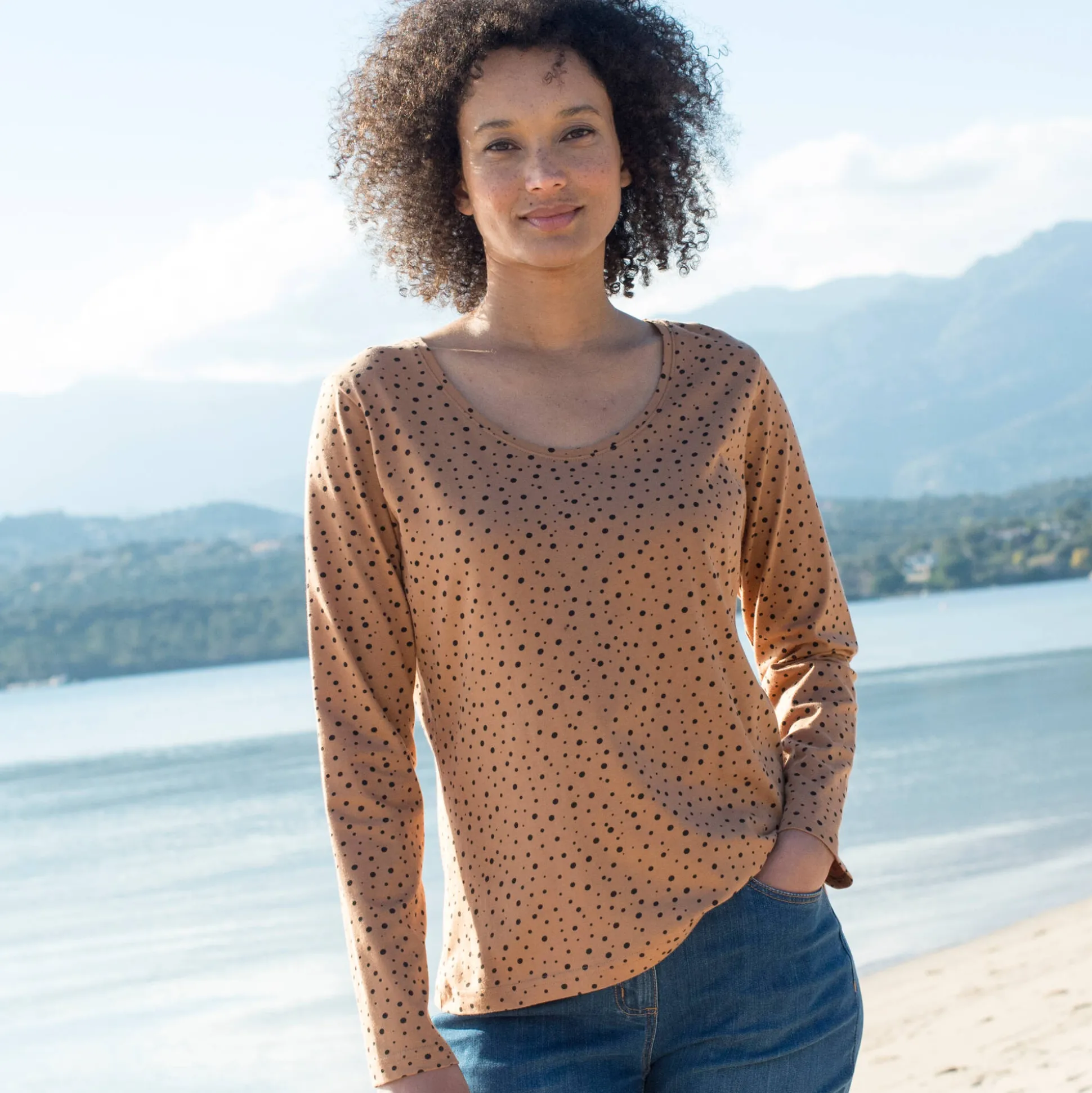 T-shirt met stippenprint in biokatoen(**)