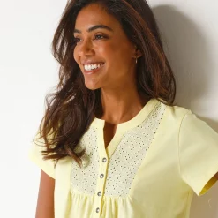 T-shirt met Tunesische hals en broderie anglaise