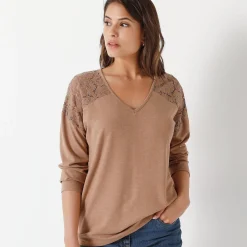 T-shirt met V-hals en lange mouwen in kant