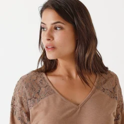 T-shirt met V-hals en lange mouwen in kant