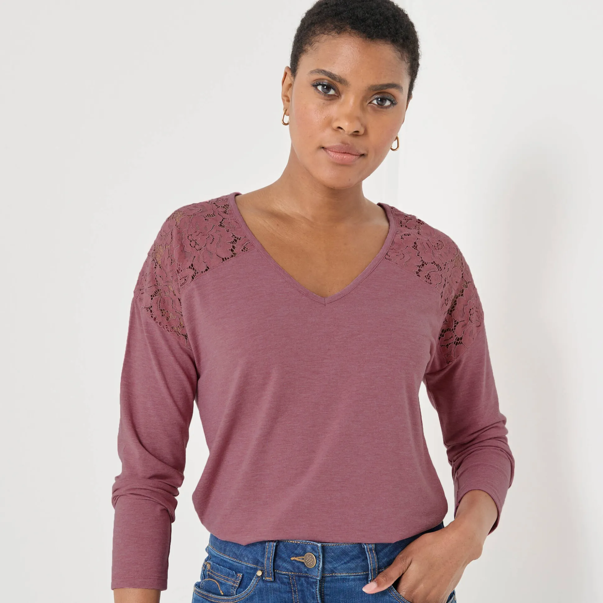 T-shirt met V-hals en lange mouwen in kant