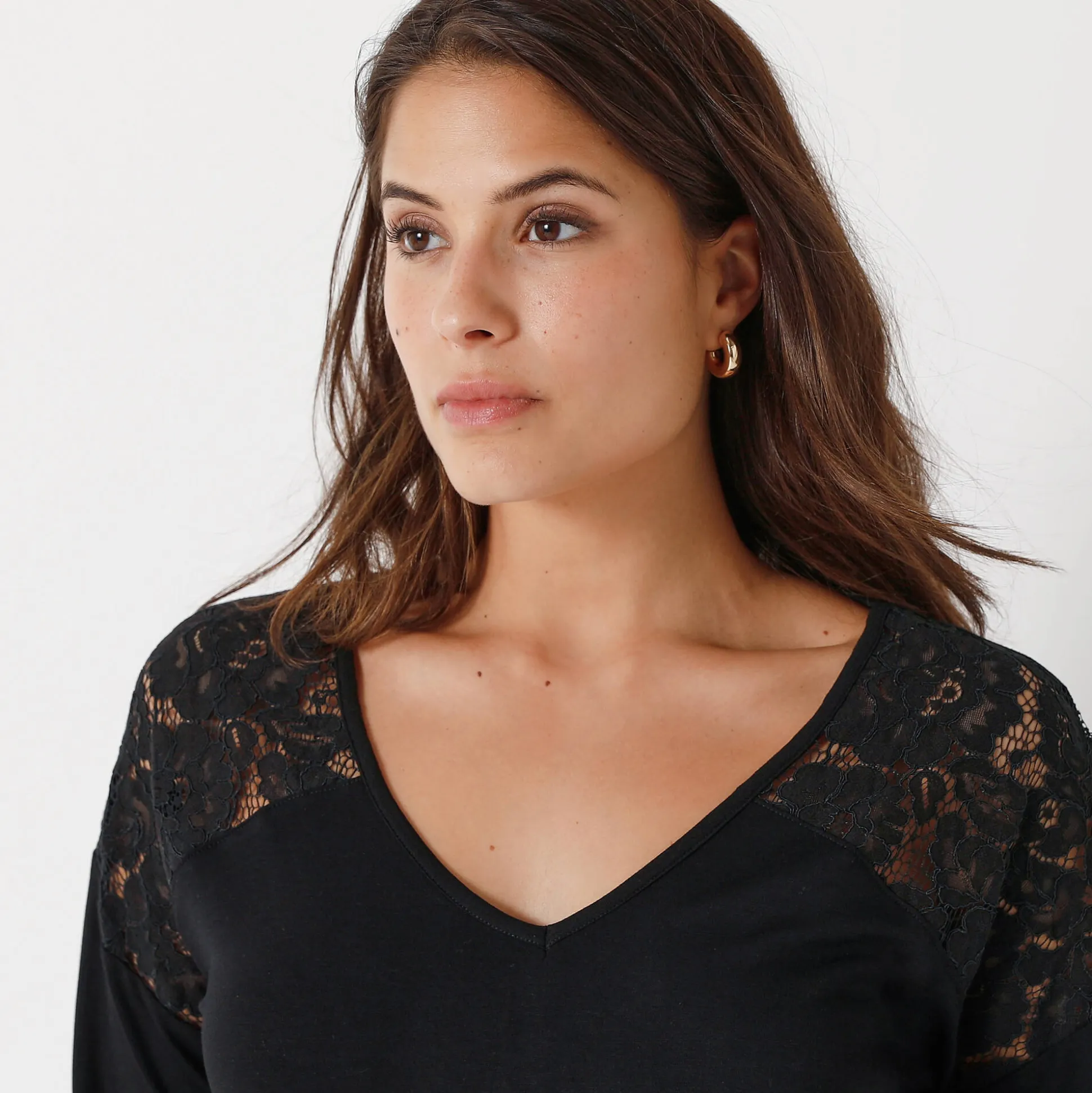T-shirt met V-hals en lange mouwen in kant