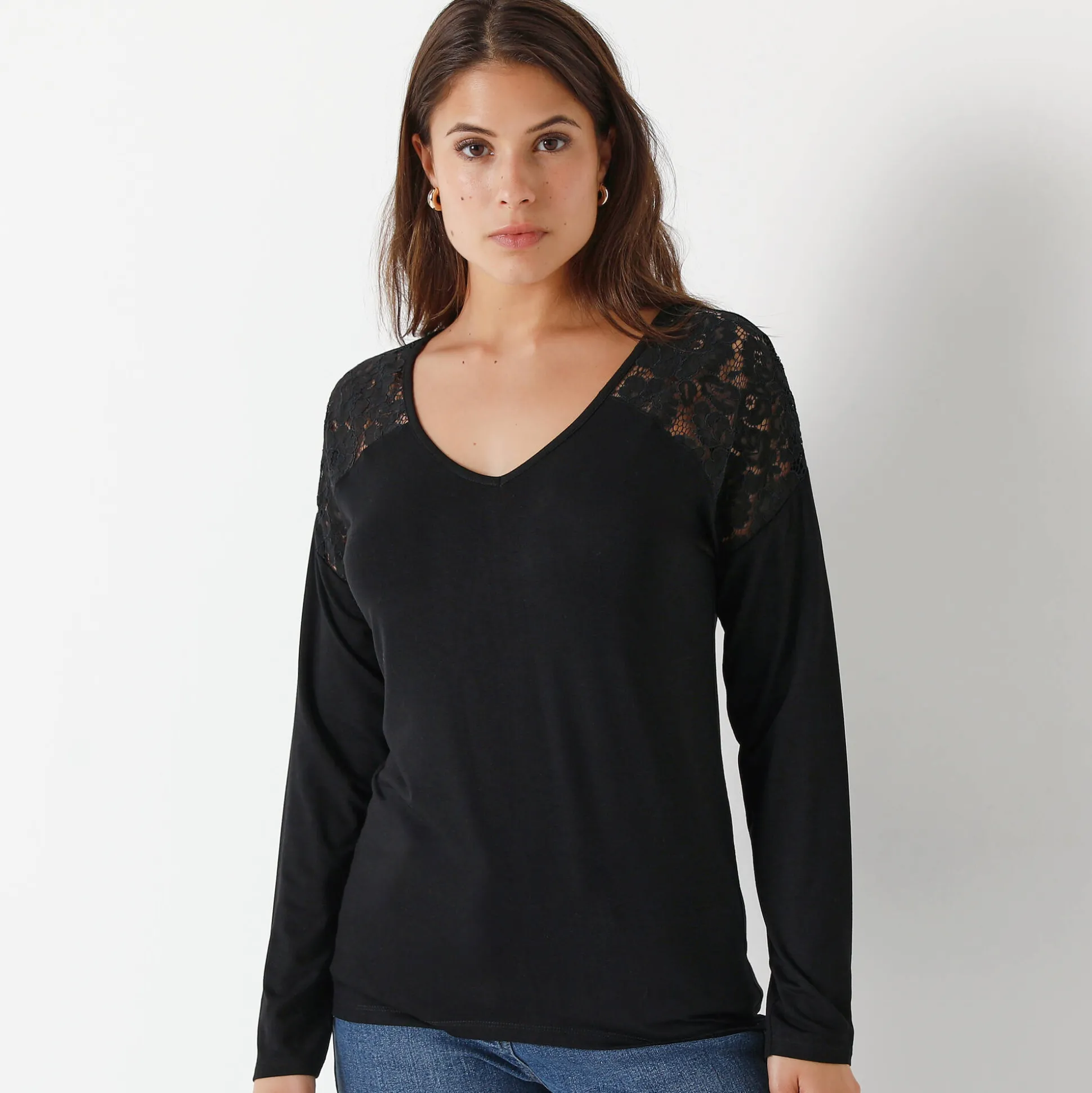 T-shirt met V-hals en lange mouwen in kant