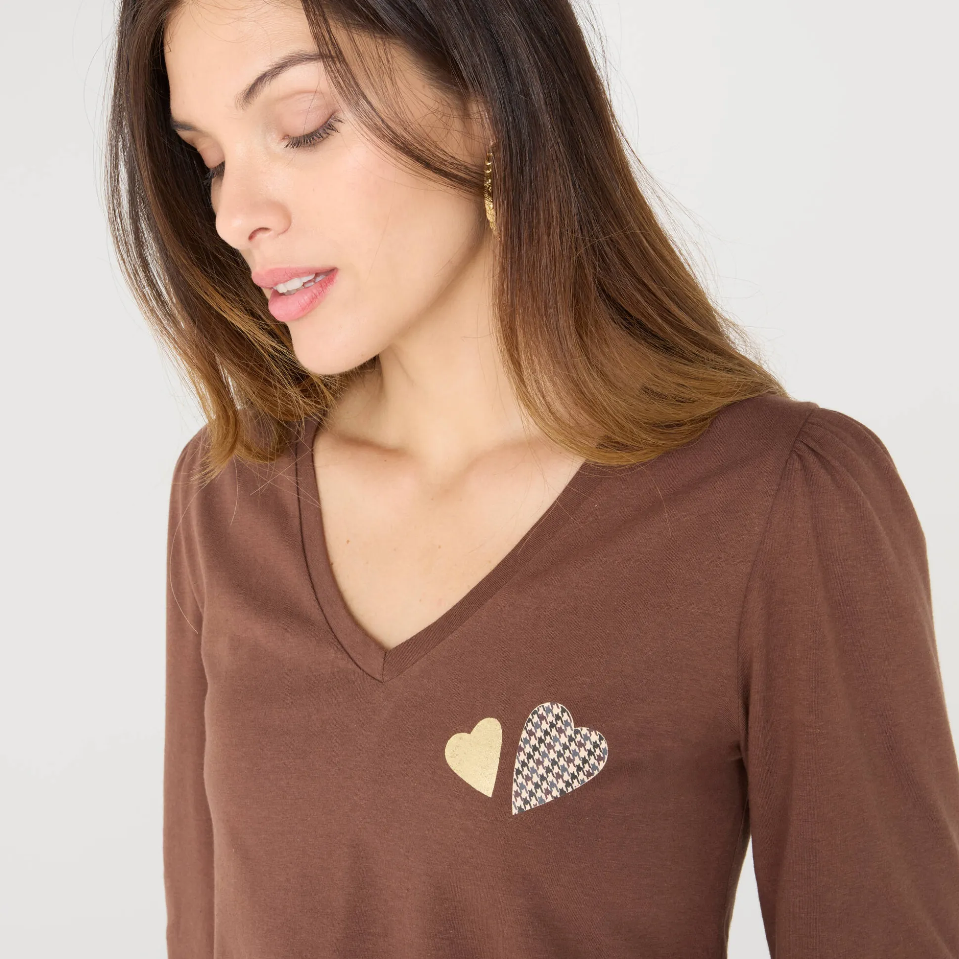 T-shirt met V-hals, hartjesprint