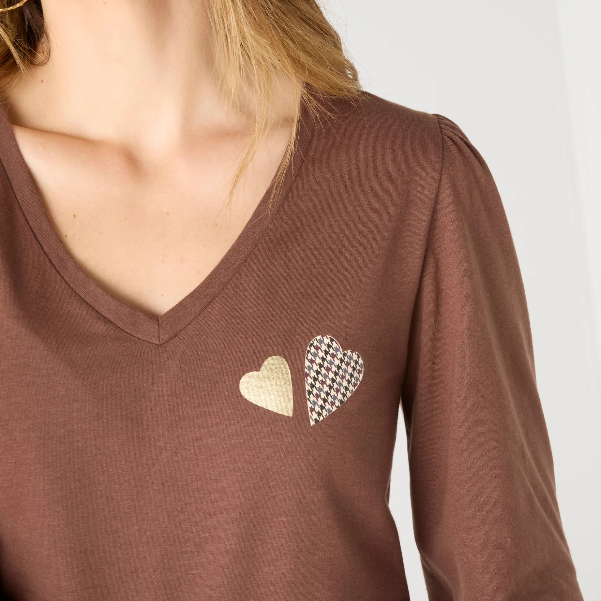 T-shirt met V-hals, hartjesprint