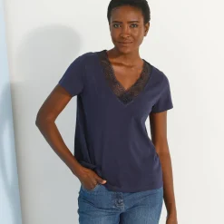 T-shirt met V-hals in kant