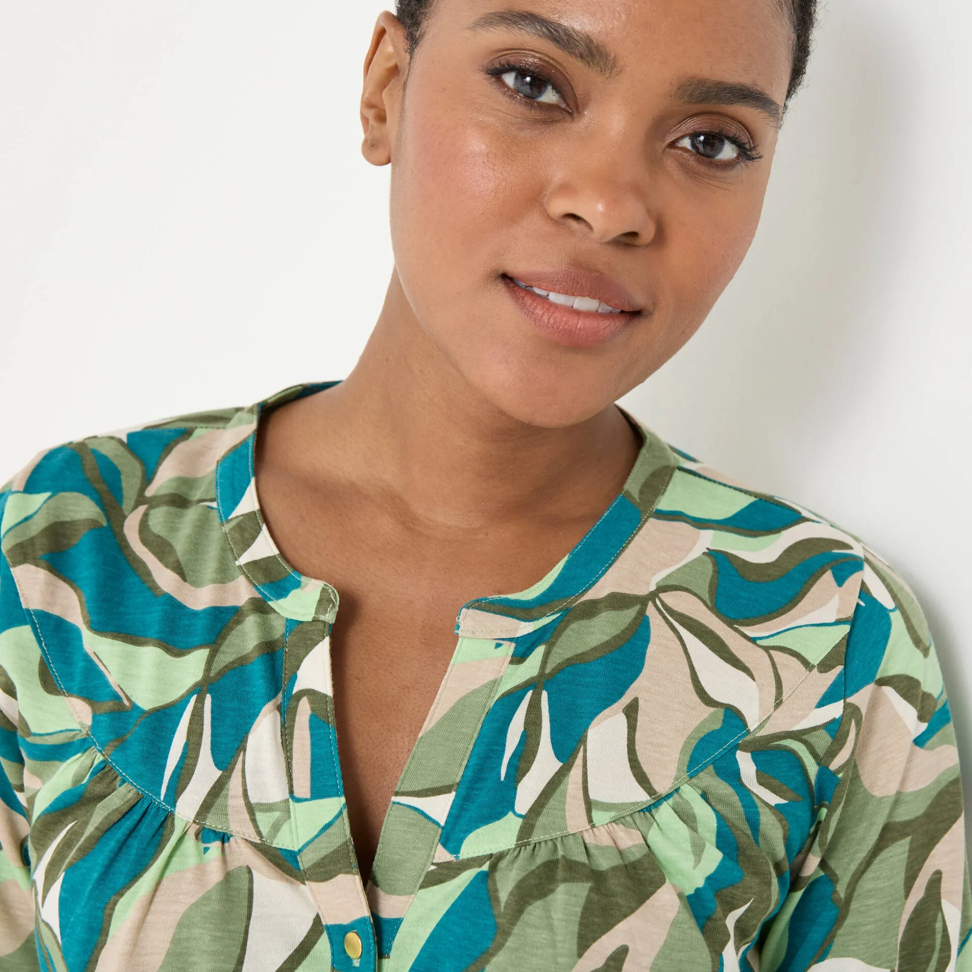 Tuniek met knoopkraag en bloemenprint