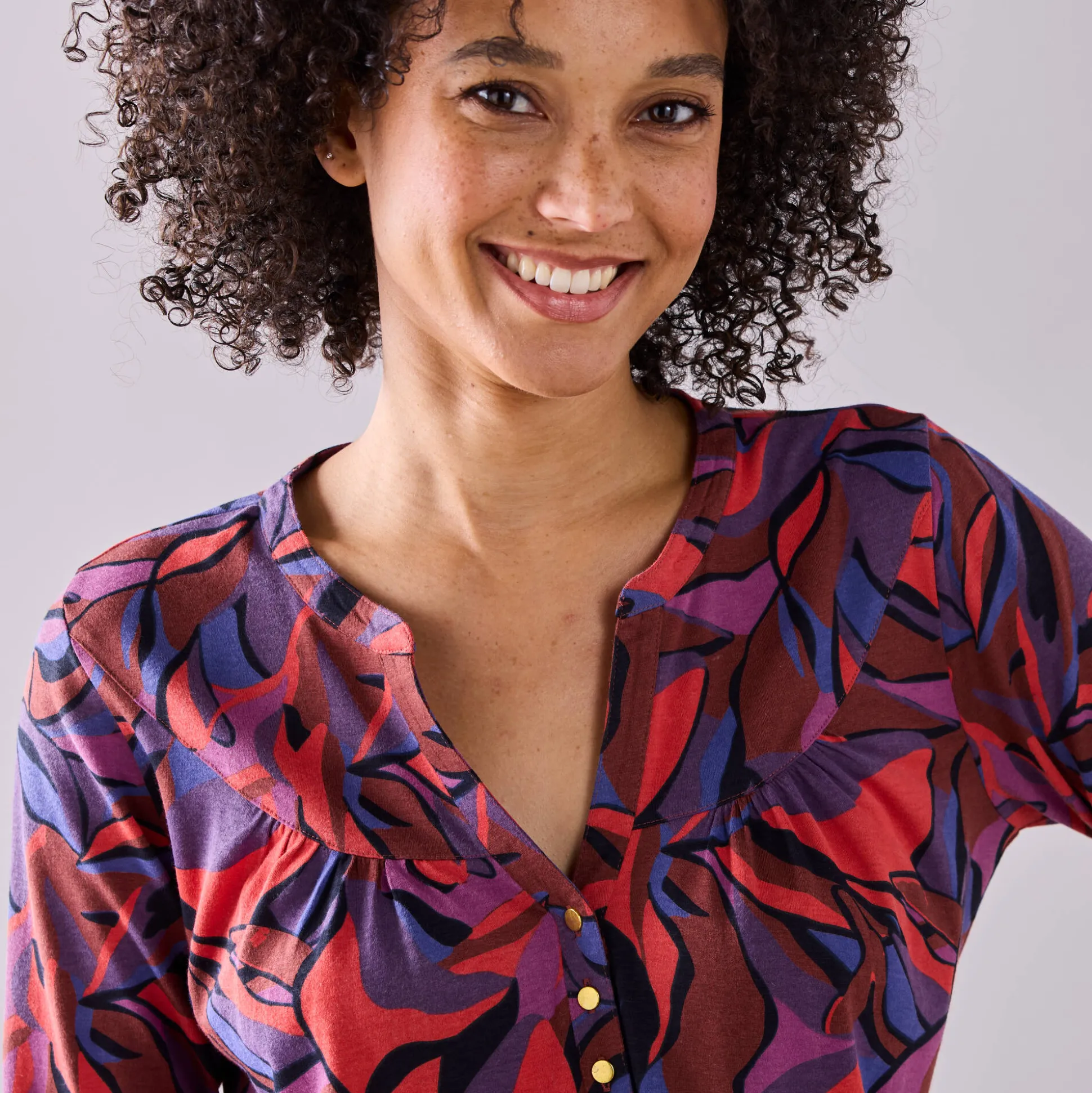 Tuniek met knoopkraag en bloemenprint
