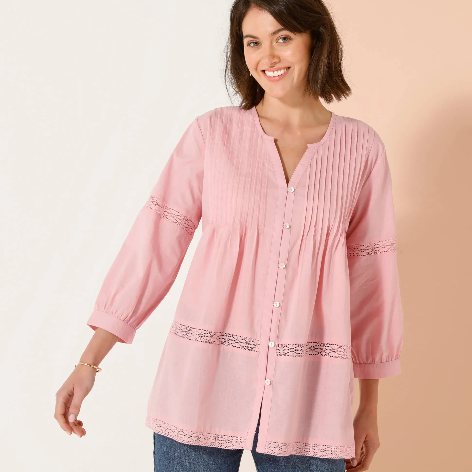 Tuniek met knoopsluiting en plooitjes, macramé