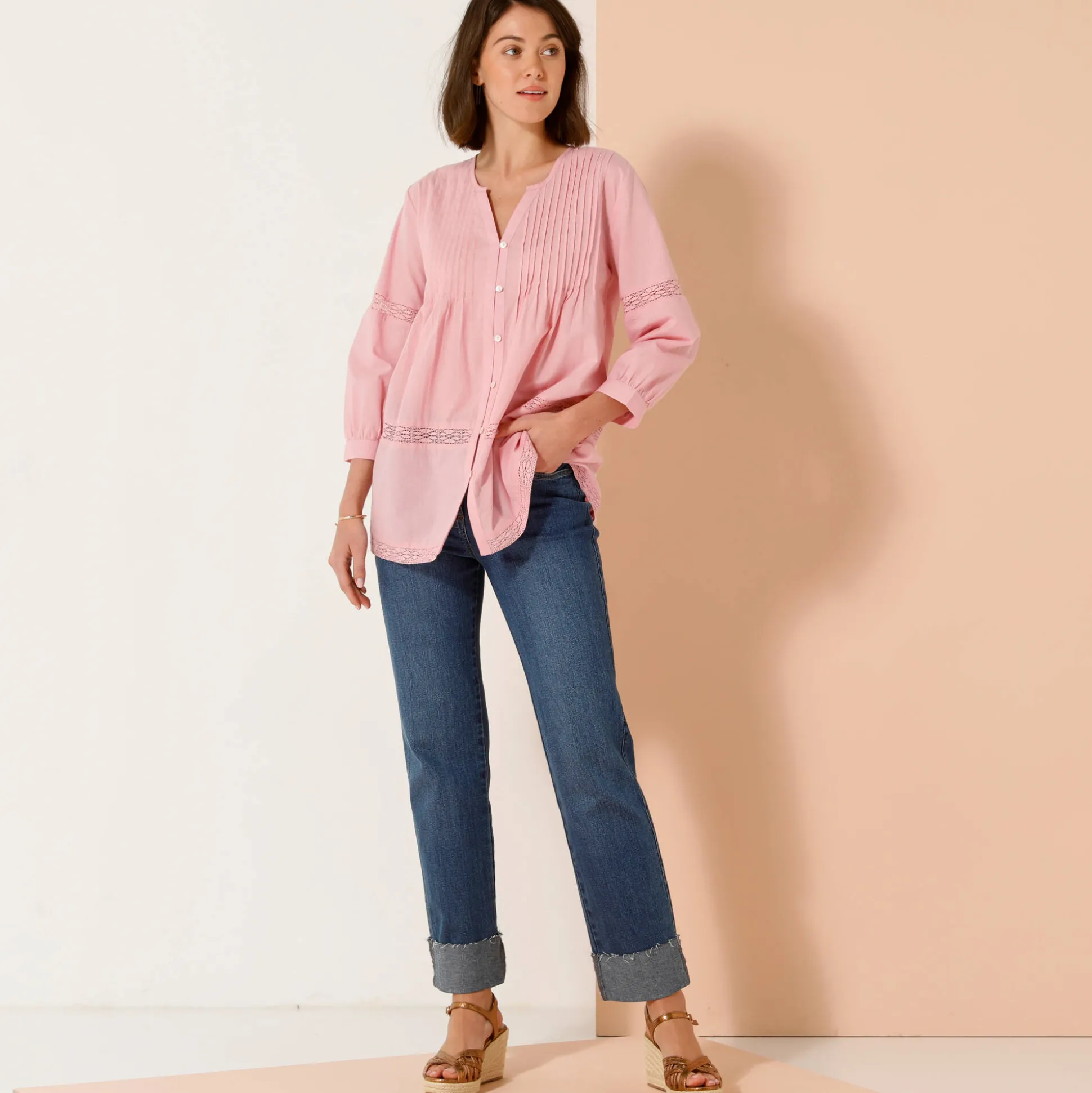Tuniek met knoopsluiting en plooitjes, macramé