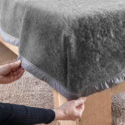 Tweekleurig deken Courtelle® in halfhoesmodel 420 g/m²