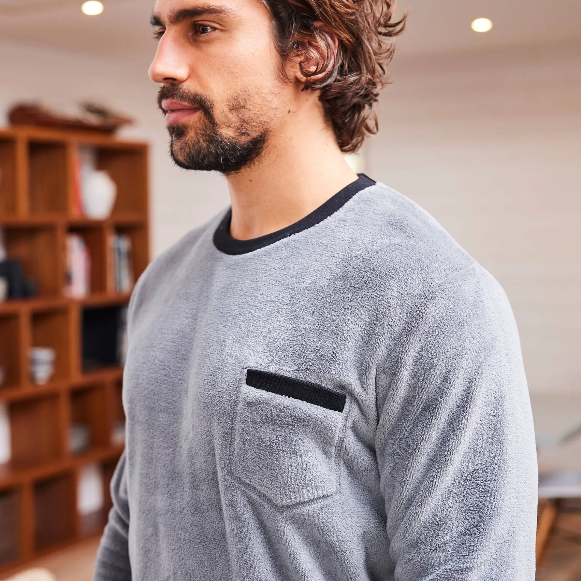 Tweekleurige pyjama in fleece met lange mouwen