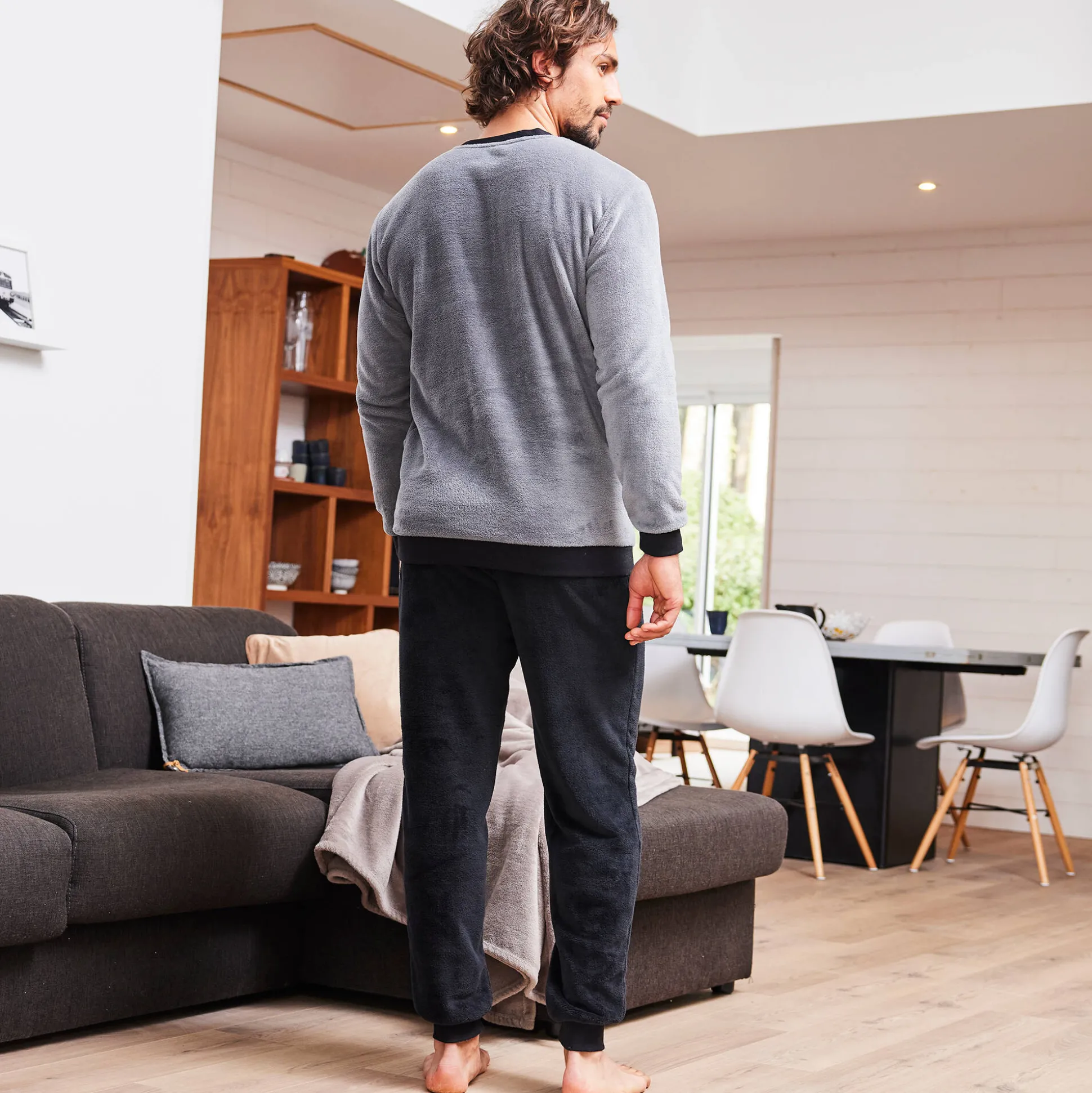 Tweekleurige pyjama in fleece met lange mouwen