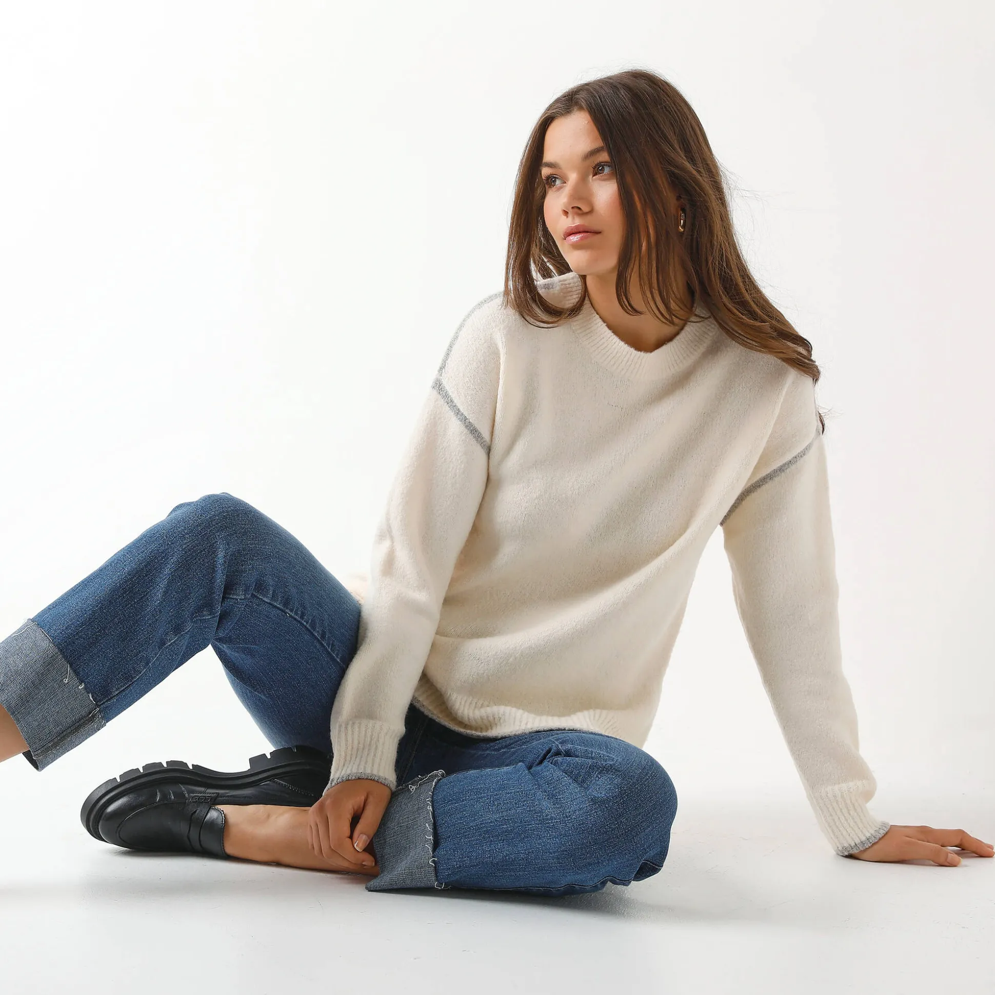 Tweekleurige trui in streelzacht tricot