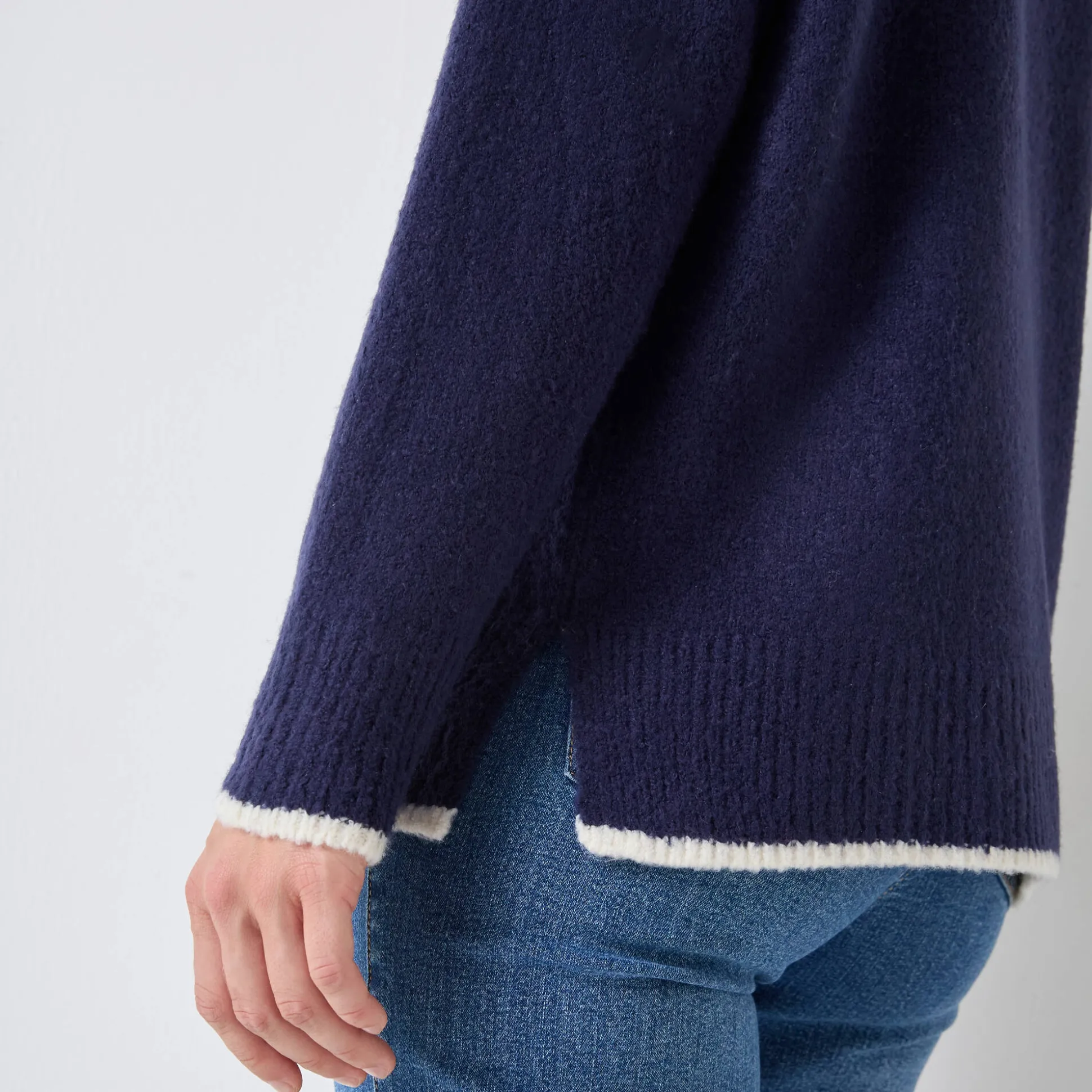 Tweekleurige trui in streelzacht tricot