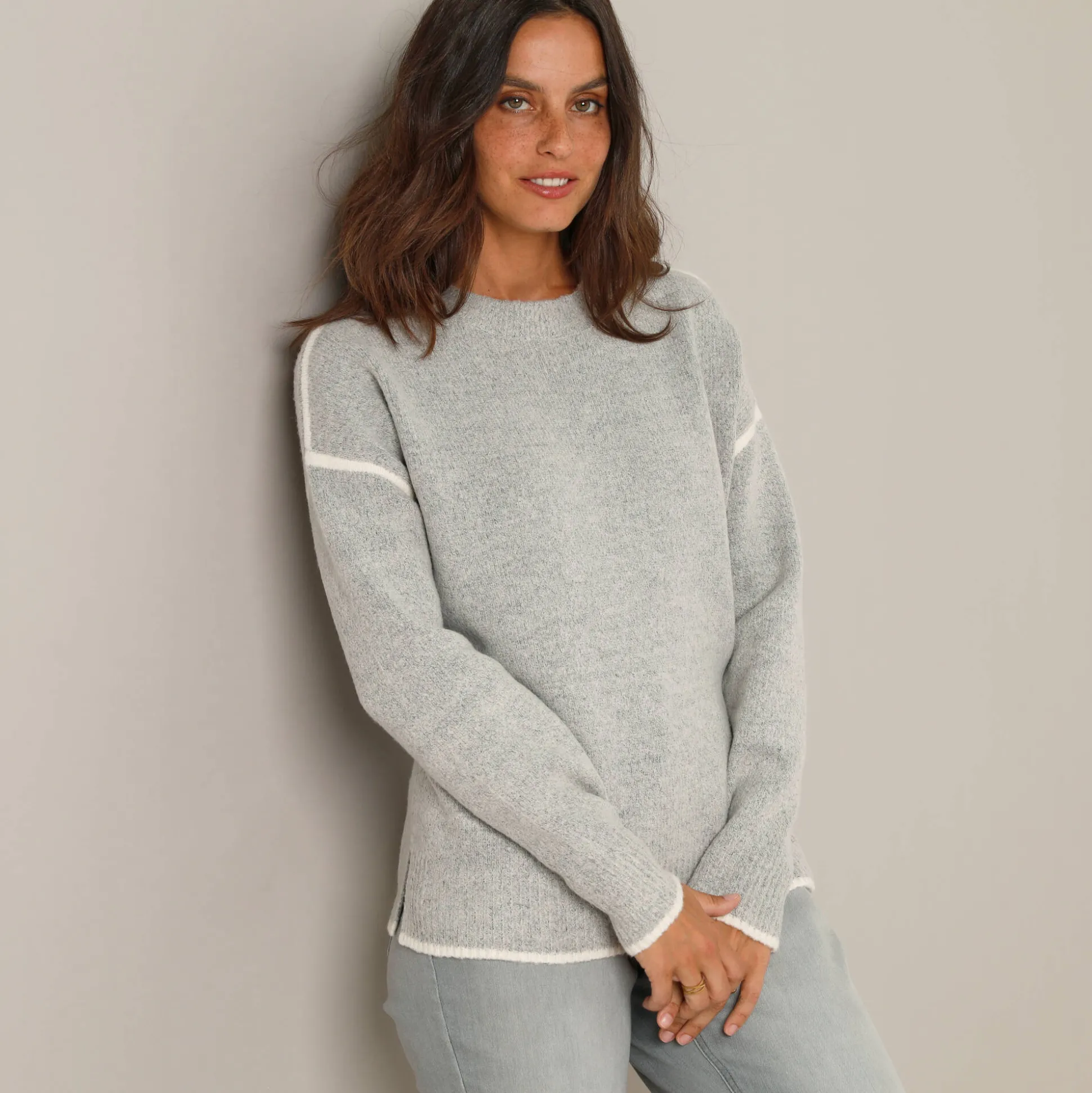 Tweekleurige trui in streelzacht tricot
