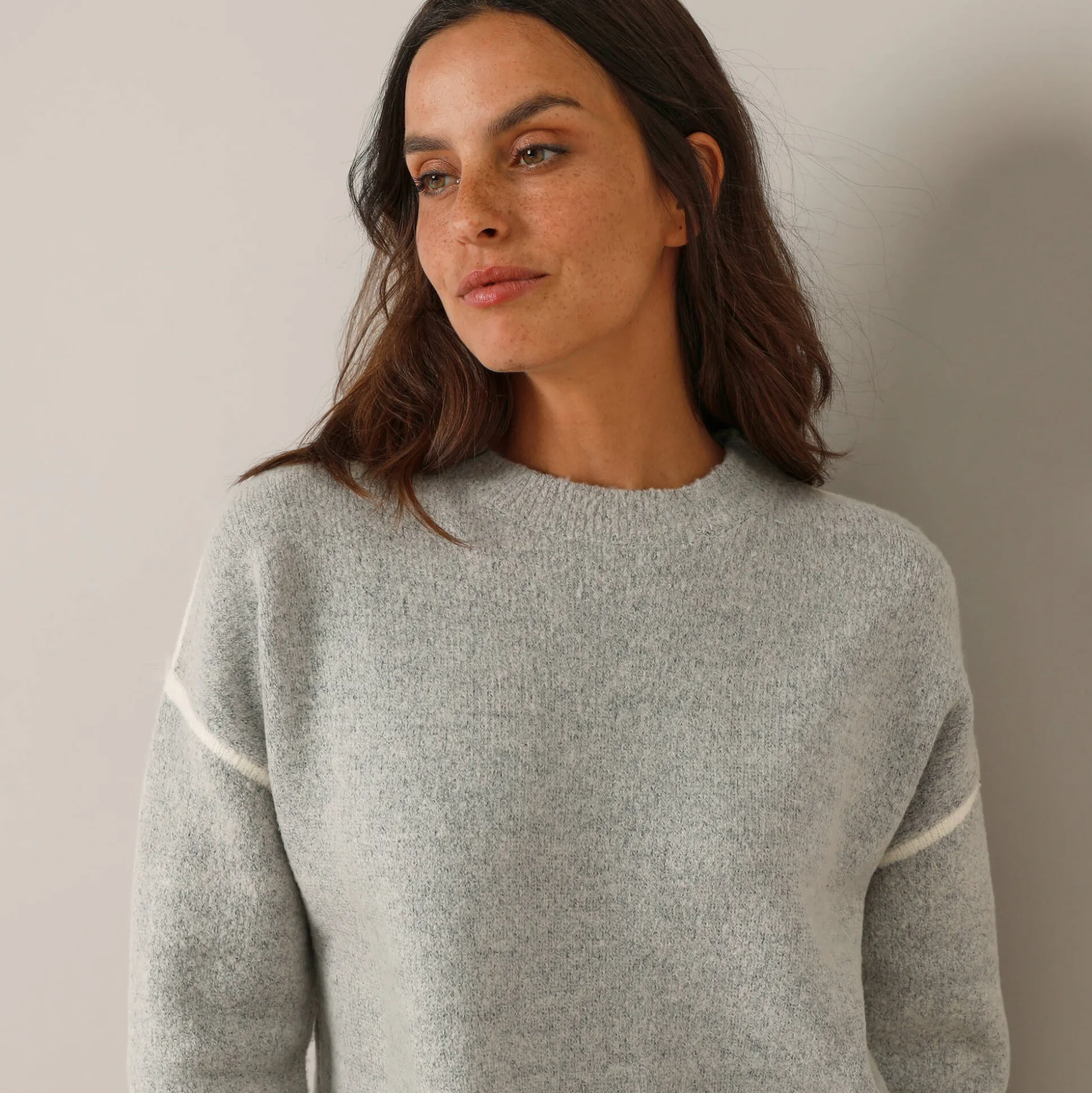 Tweekleurige trui in streelzacht tricot