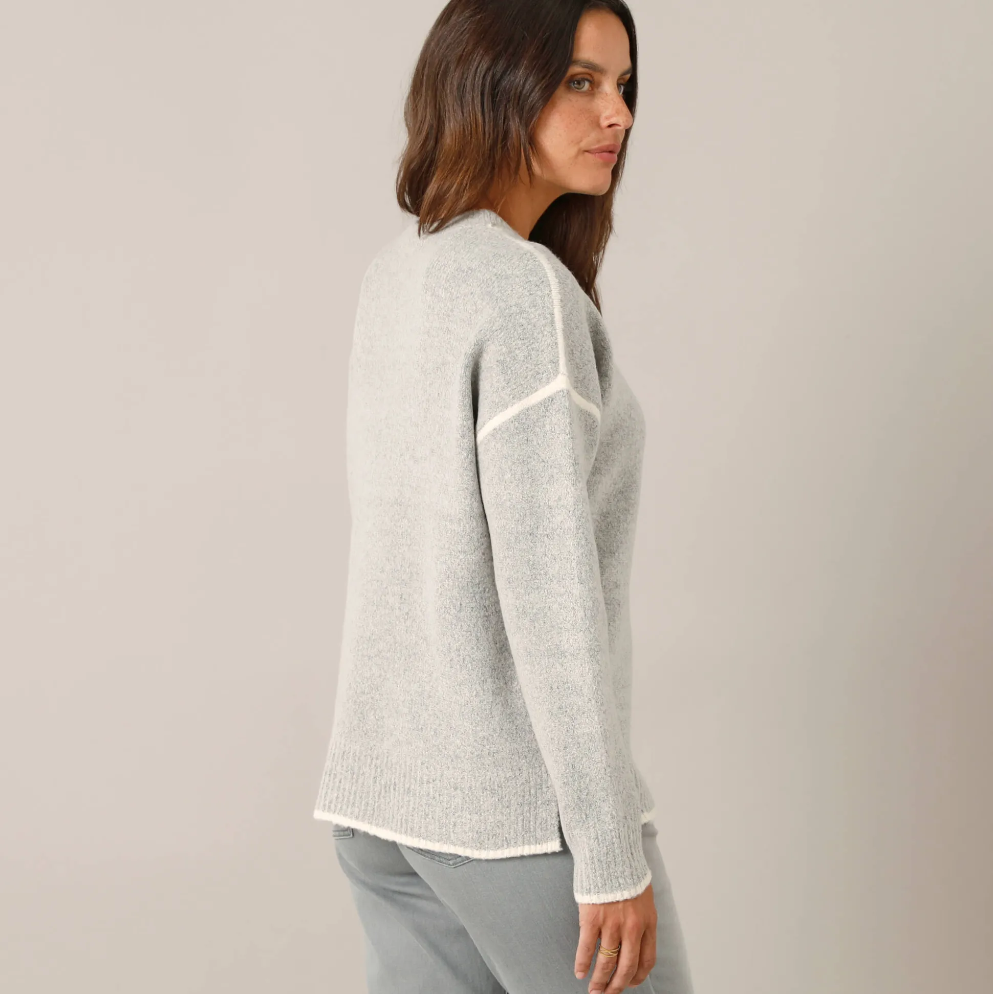 Tweekleurige trui in streelzacht tricot