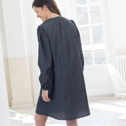 Uitlopende hoesjurk, licht denim