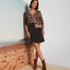 Uitlopende rok in wikkelstijl, jeans