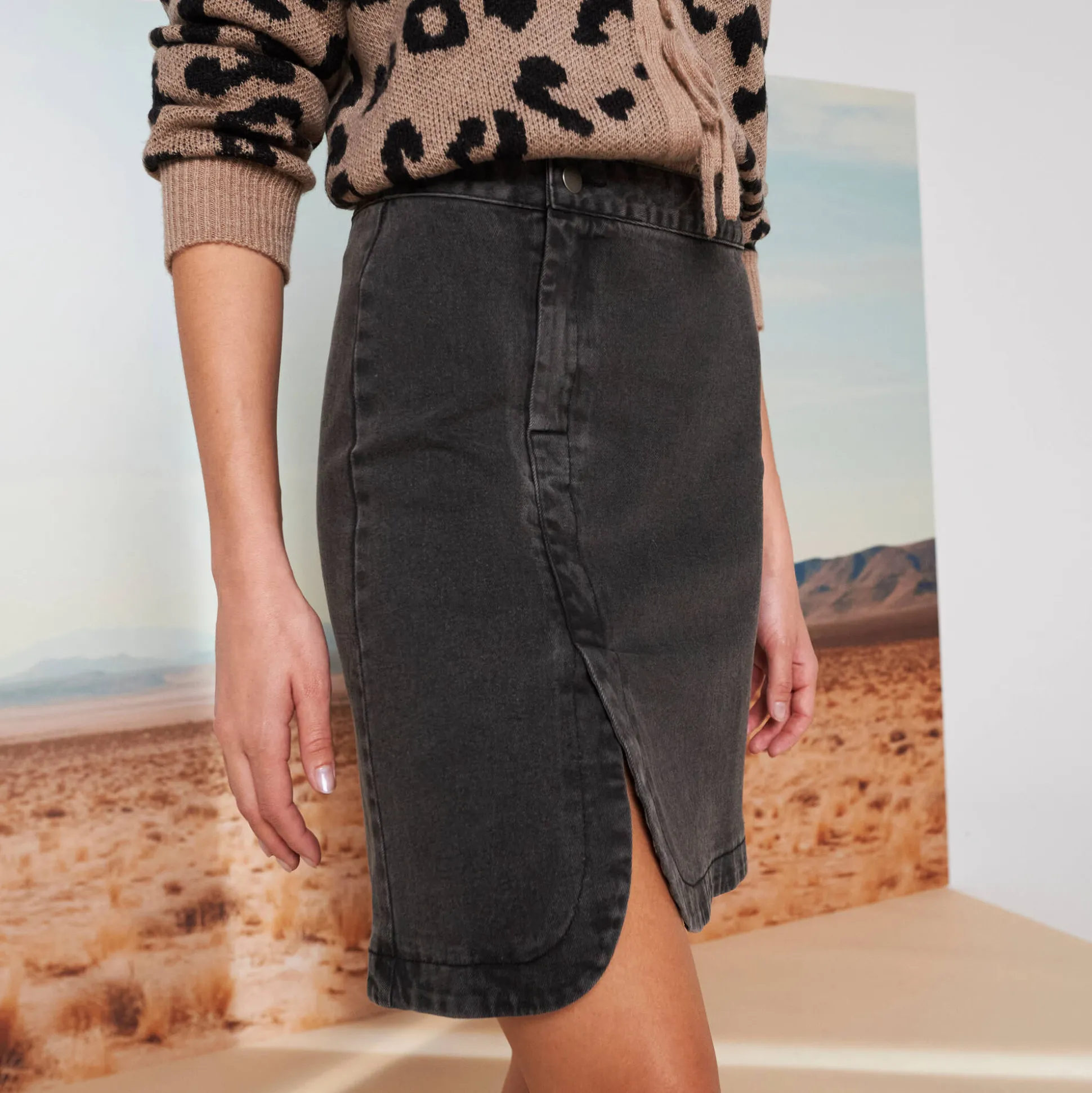 Uitlopende rok in wikkelstijl, jeans