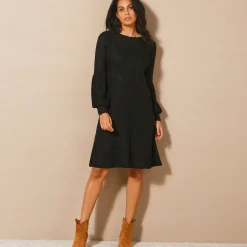 Uitlopende trui-jurk in patenttricot