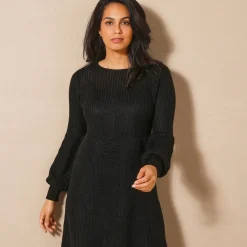 Uitlopende trui-jurk in patenttricot