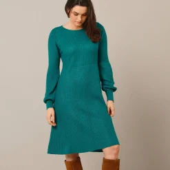 Uitlopende trui-jurk in patenttricot