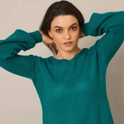 Uitlopende trui-jurk in patenttricot