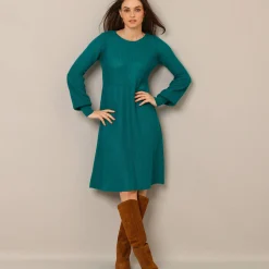 Uitlopende trui-jurk in patenttricot