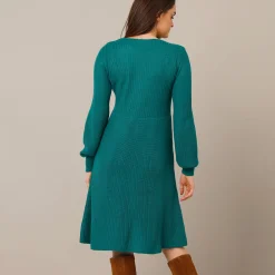 Uitlopende trui-jurk in patenttricot