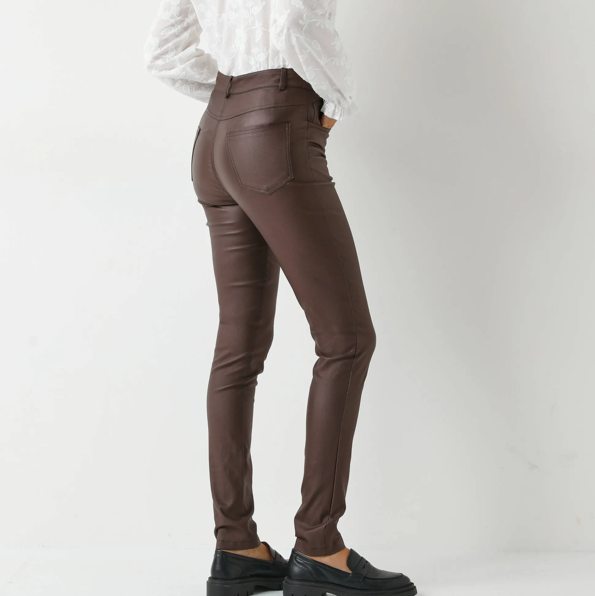 Ultrarekbare, nauwsluitende broek met coating