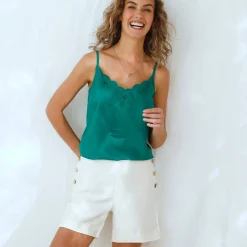 Urban short met knoopsluiting in 'pand' effect