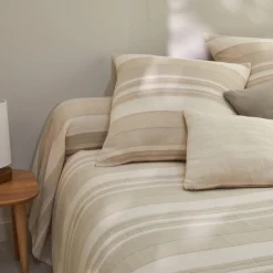 Veelkleurig artisanaal geweven sprei of plaid