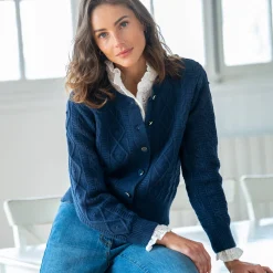 Vest in fantasietricot met kabelmotieven, knoopsluiting