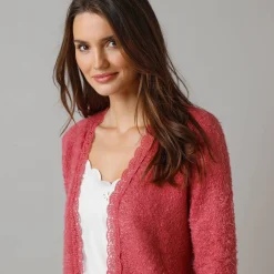Vest in harig tricot, detail in macramé