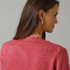 Vest in harig tricot, detail in macramé