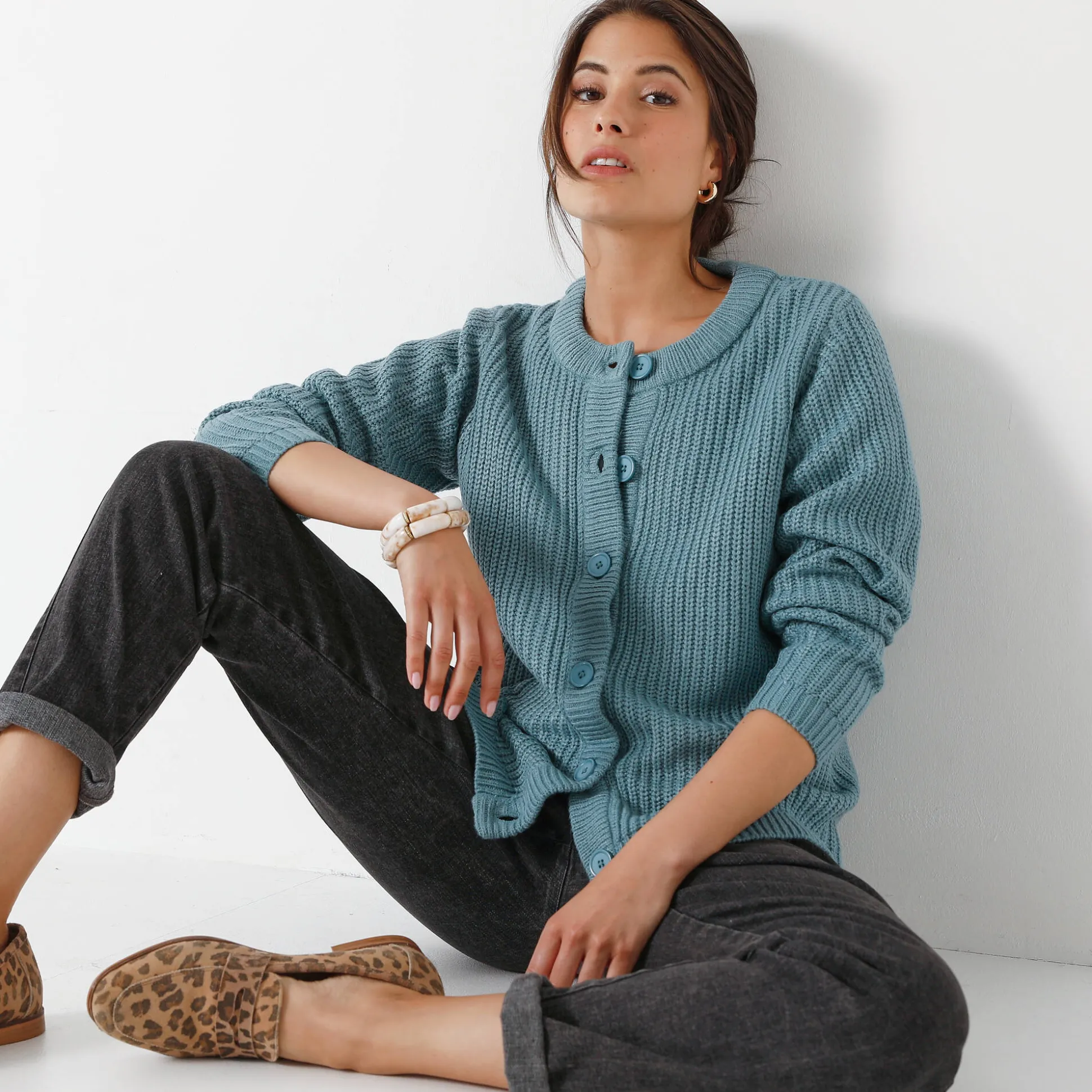 Vest met knopen in patenttricot
