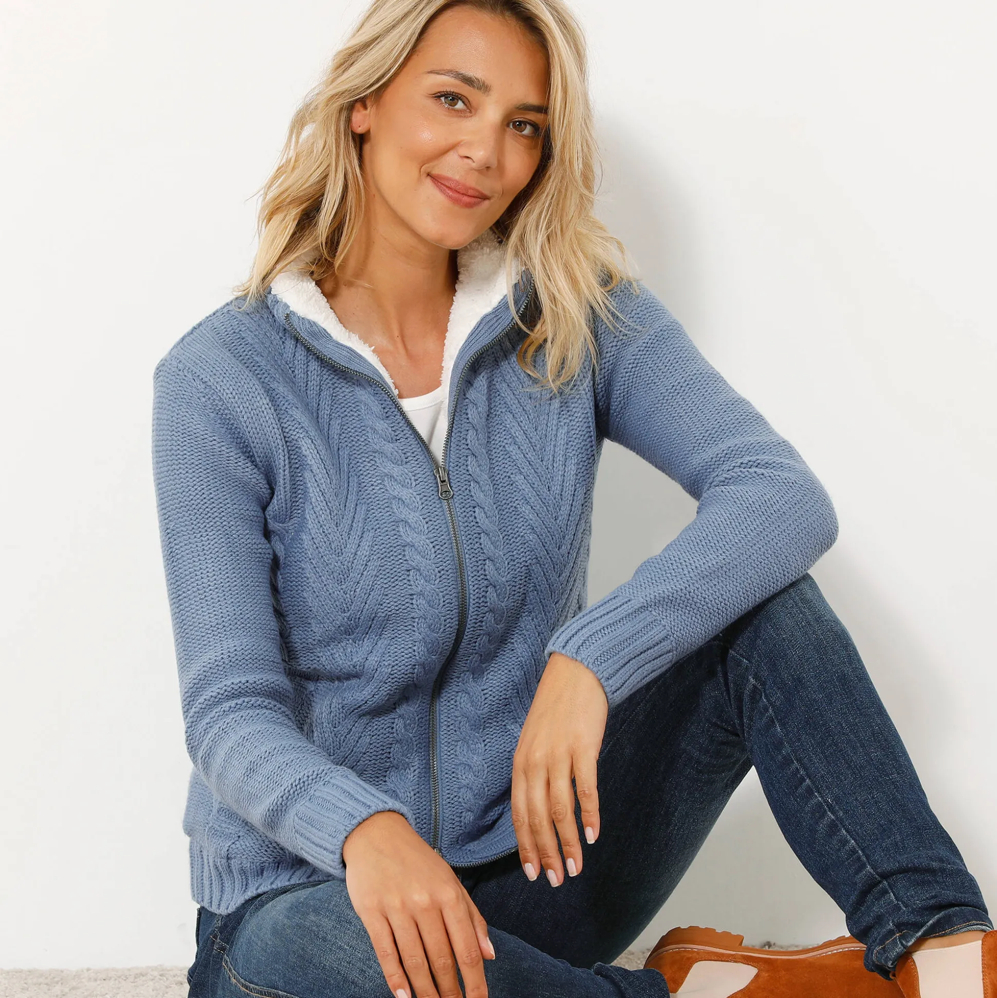 Vest met rits en kabelmotieven, gevoerd met pluchetricot