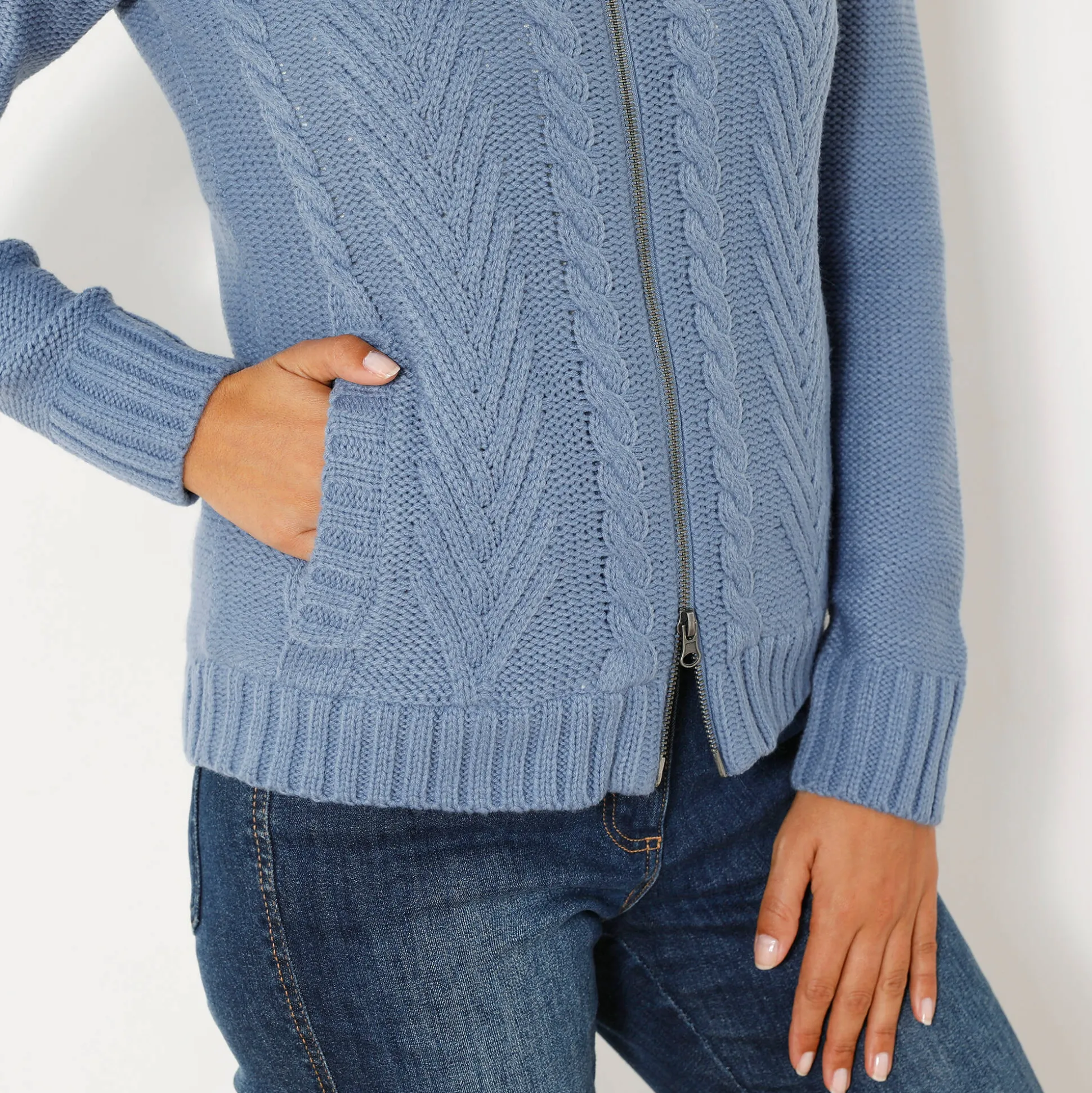 Vest met rits en kabelmotieven, gevoerd met pluchetricot