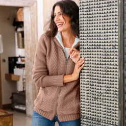 Vest met rits en kabelmotieven, gevoerd met pluchetricot