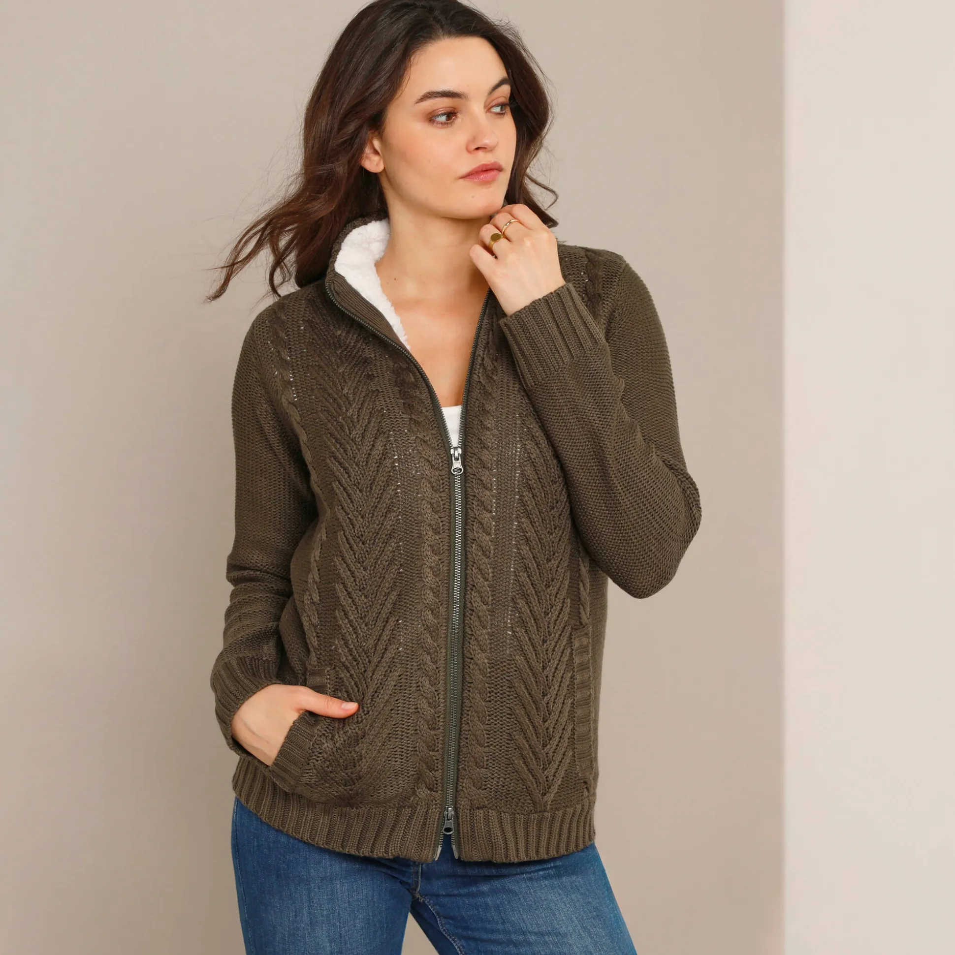 Vest met rits en kabelmotieven, gevoerd met pluchetricot