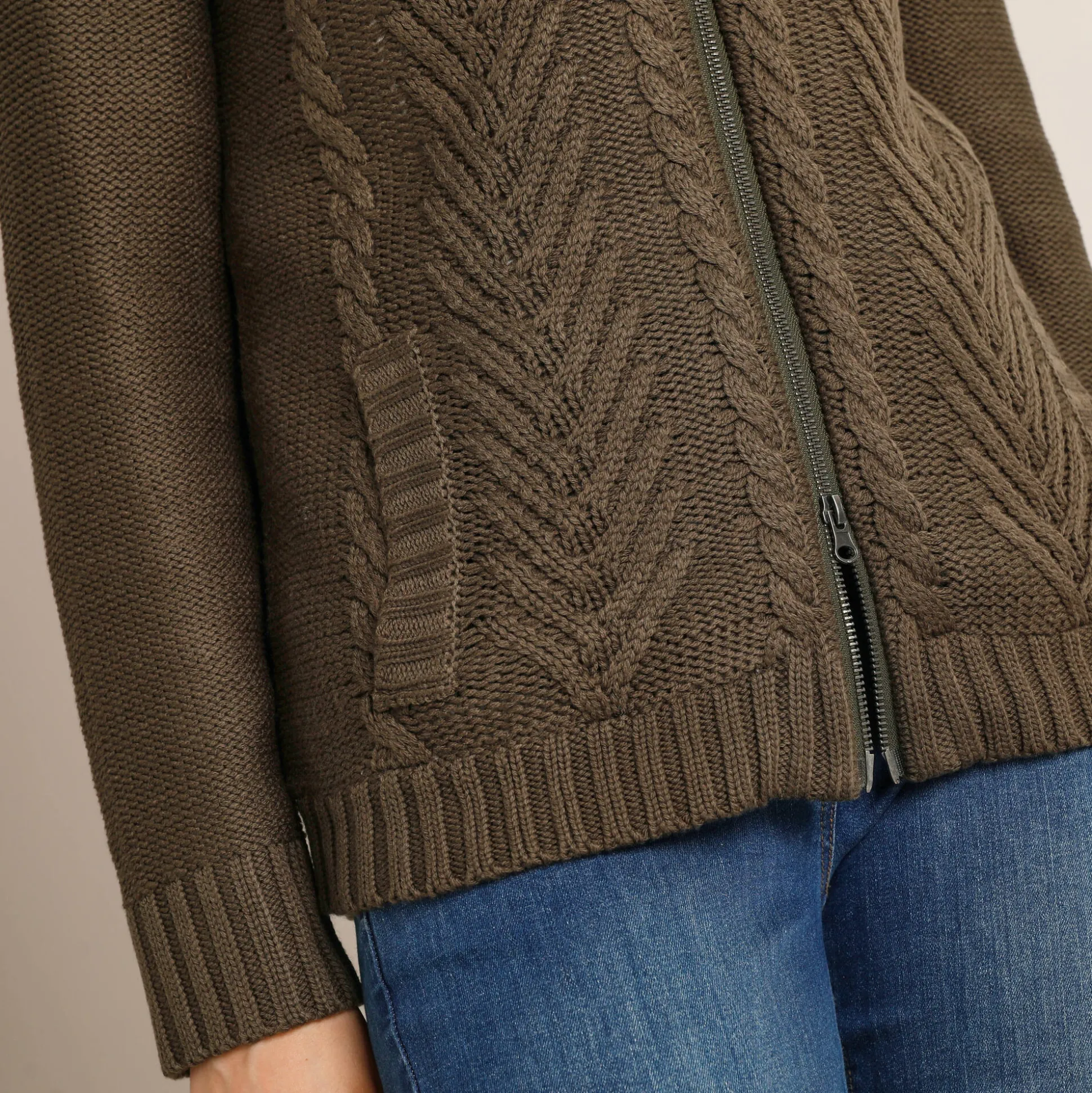 Vest met rits en kabelmotieven, gevoerd met pluchetricot