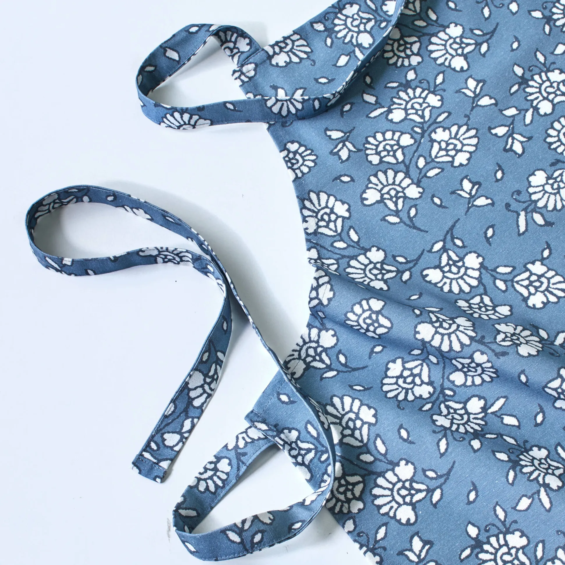 Vlekwerende schort met Indiase bloemenprint
