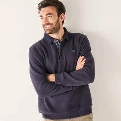 Warme sweater met polokraag, borduursel op de borst, in ribtricot