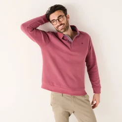 Warme sweater met polokraag, borduursel op de borst, in ribtricot